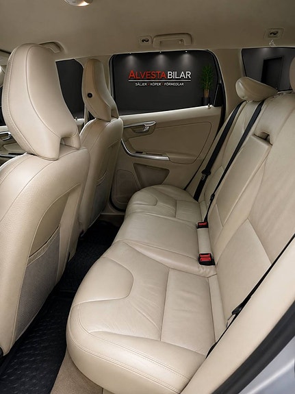 Volvo XC60 6 of 8