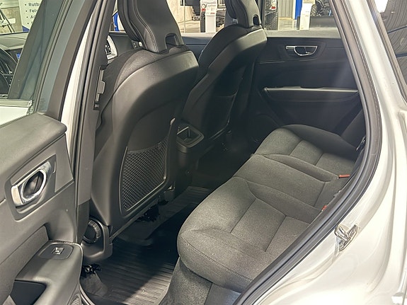 Volvo XC60 11 of 24