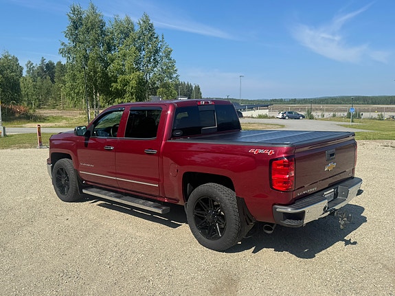 Chevrolet Silverado 1500 2 of 5