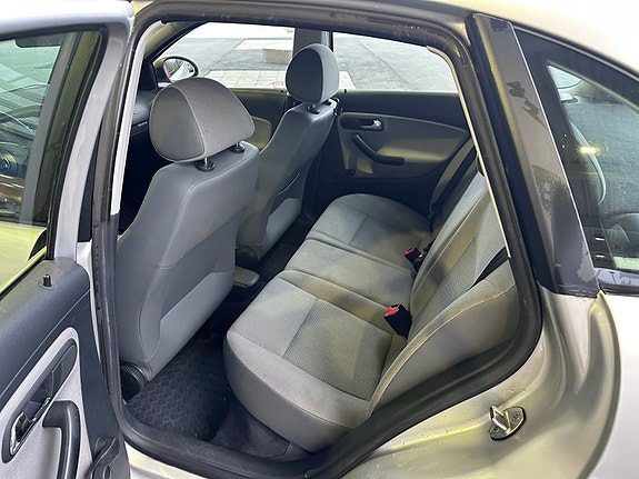 Seat Ibiza 4 of 9