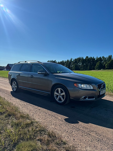 Volvo V70 4 of 5