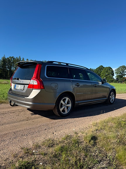 Volvo V70 3 of 5