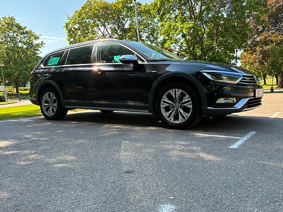 Volkswagen Passat Alltrack 2 of 8
