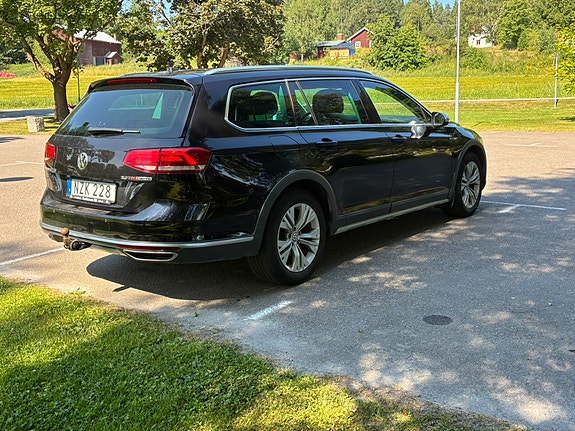 Volkswagen Passat Alltrack 4 of 8