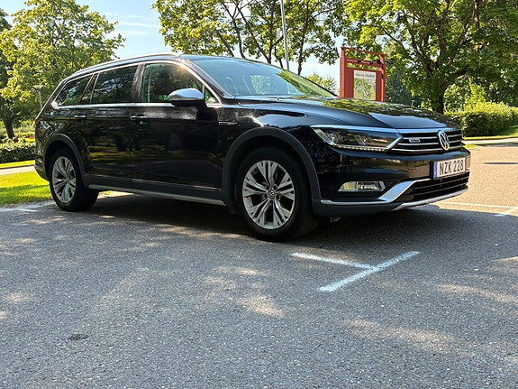 Volkswagen Passat Alltrack 5 of 8