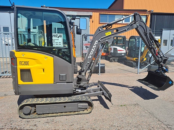 MINIGRÄVARE VOLVO EC20 E  NY TILT & SKOPOR 2 of 9