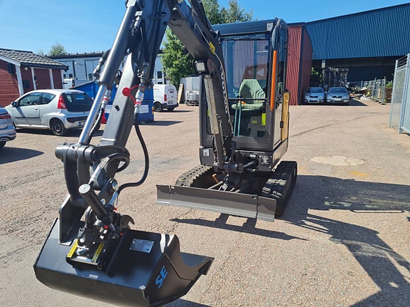 MINIGRÄVARE VOLVO EC20 E  NY TILT & SKOPOR 6 of 9