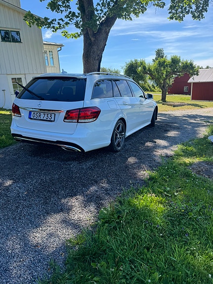 Mercedes-Benz E350 3 of 5