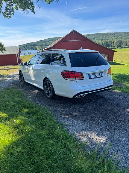 Mercedes-Benz E350 4 of 5