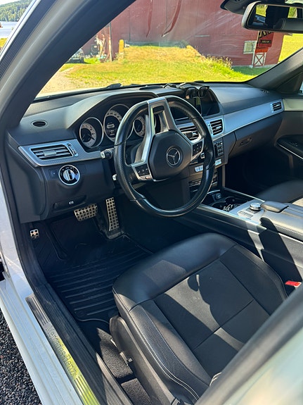 Mercedes-Benz E350 5 of 5