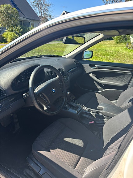 BMW 325i 3 of 3