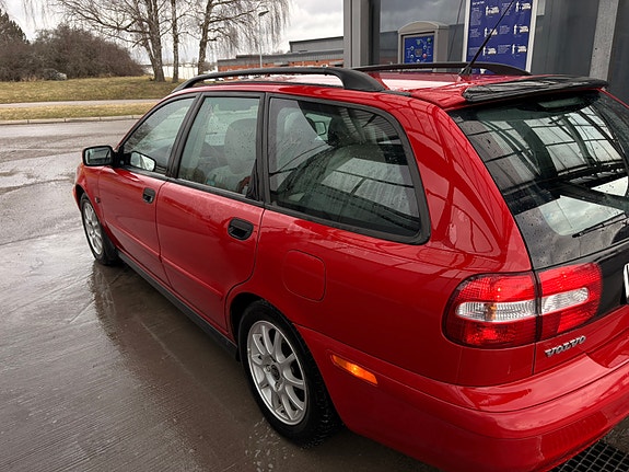 Volvo V40 4 of 5