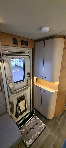 Knaus Live I 900 LEG "Långbädd, Alde, Hydrauliska s-ben, AC" 11 of 22