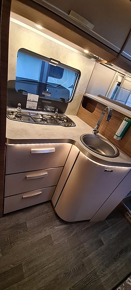 Knaus Live I 900 LEG "Långbädd, Alde, Hydrauliska s-ben, AC" 15 of 22