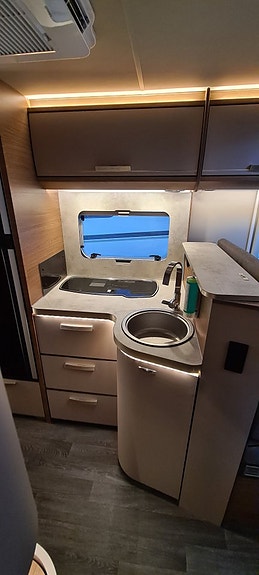 Knaus Live I 900 LEG "Långbädd, Alde, Hydrauliska s-ben, AC" 9 of 22