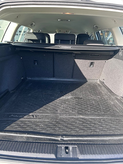 Volkswagen Passat 7 of 9
