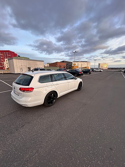 Volkswagen Passat 4 of 9