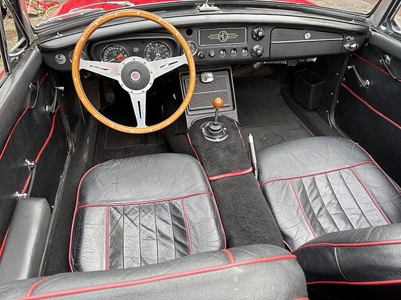 MG MGB 2 of 5