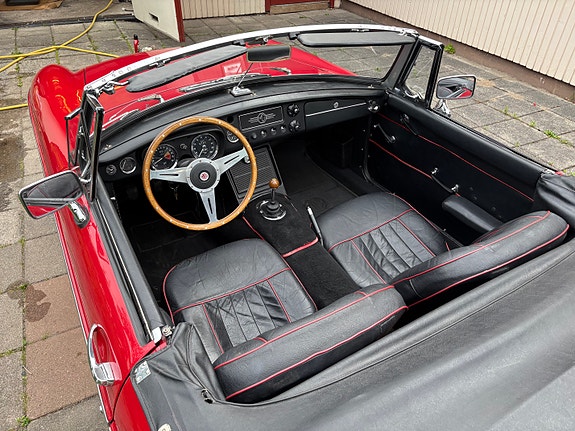 MG MGB 3 of 5