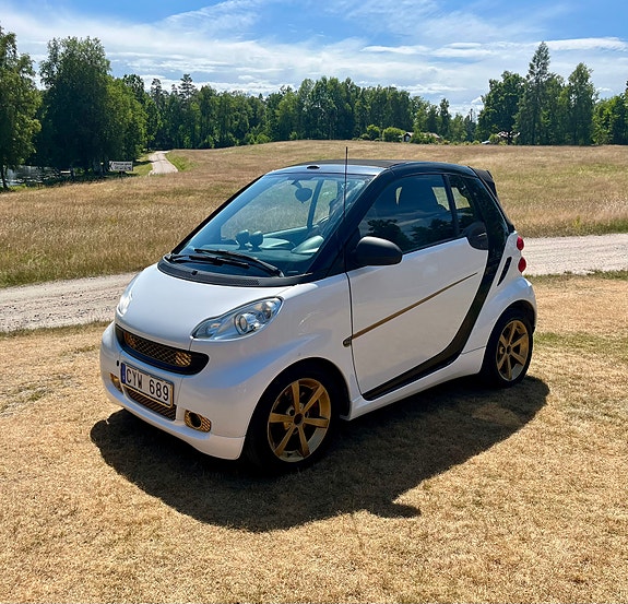 Smart Fortwo cabrio 2 of 5
