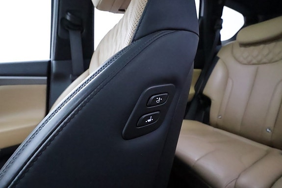 Hyundai Santa Fe 18 of 27
