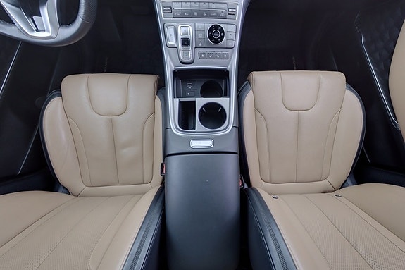 Hyundai Santa Fe 10 of 27