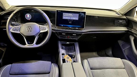 Volkswagen Passat 10 of 13