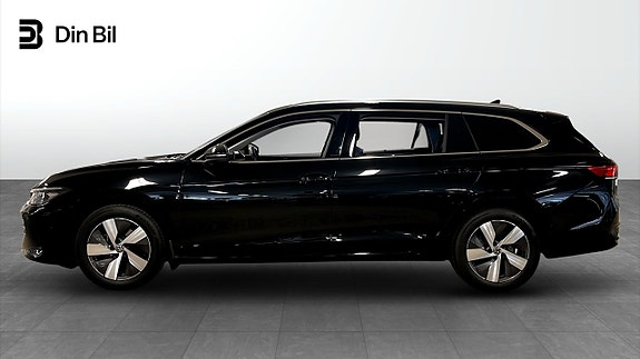Volkswagen Passat 2 of 13