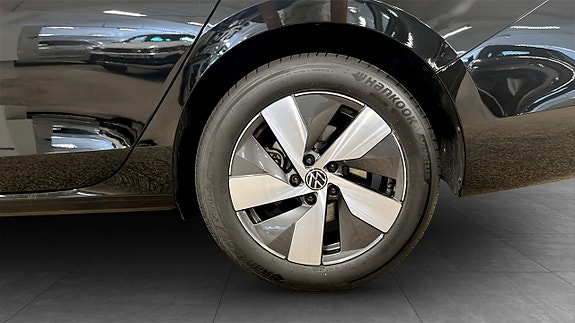 Volkswagen Passat 6 of 13