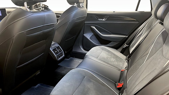 Volkswagen Passat 11 of 13