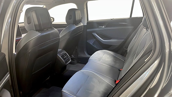Volkswagen Passat 11 of 13
