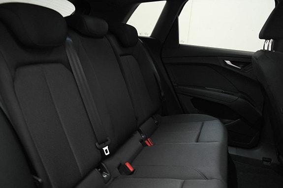 Audi Q4 e-tron 14 of 16