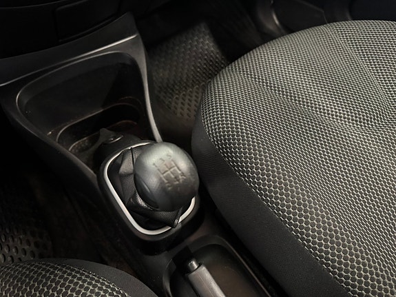 Nissan Micra 19 of 22