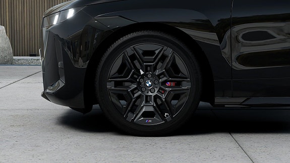 BMW iX 7 of 13