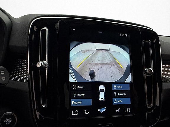 Volvo XC40 30 of 30