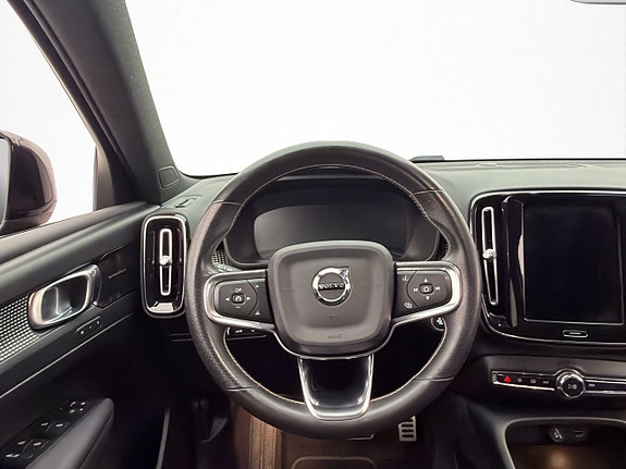 Volvo XC40 15 of 30