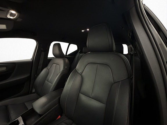 Volvo XC40 13 of 30