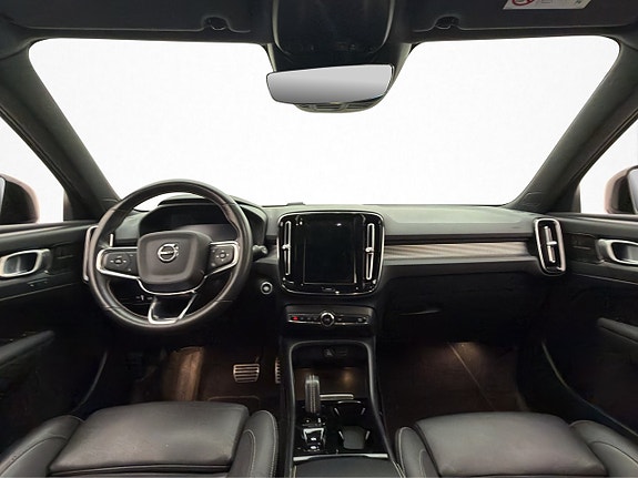 Volvo XC40 14 of 30