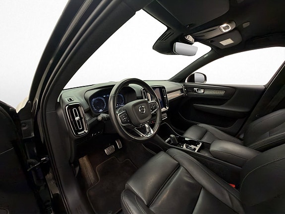 Volvo XC40 10 of 30