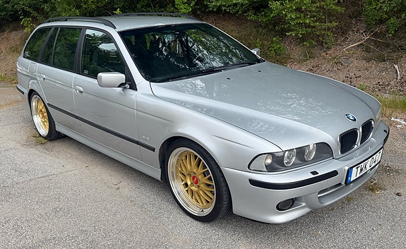 BMW 525i 4 of 5