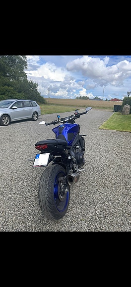 Yamaha MT-09 2 of 7