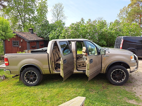 Ford F-150 2 of 5