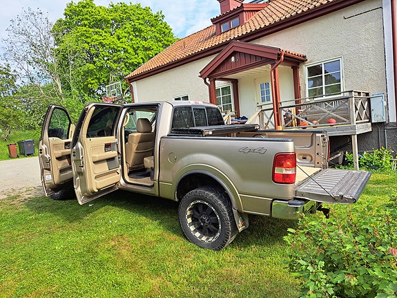 Ford F-150 4 of 5