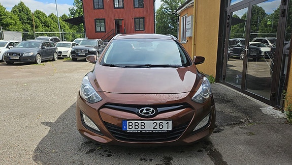 Hyundai i30 2 of 5