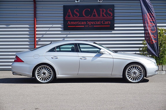 Mercedes-Benz CLS350 3 of 5