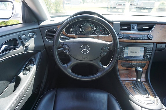 Mercedes-Benz CLS350 18 of 23