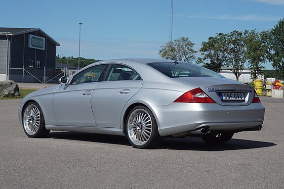 Mercedes-Benz CLS350 5 of 5