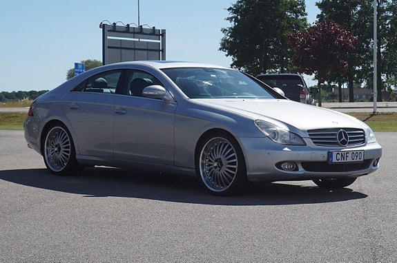Mercedes-Benz CLS350 2 of 5