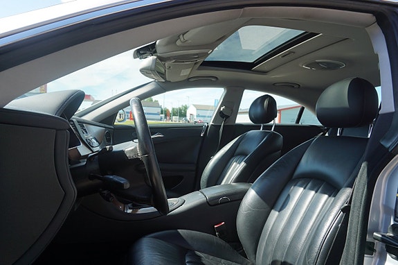 Mercedes-Benz CLS350 14 of 23