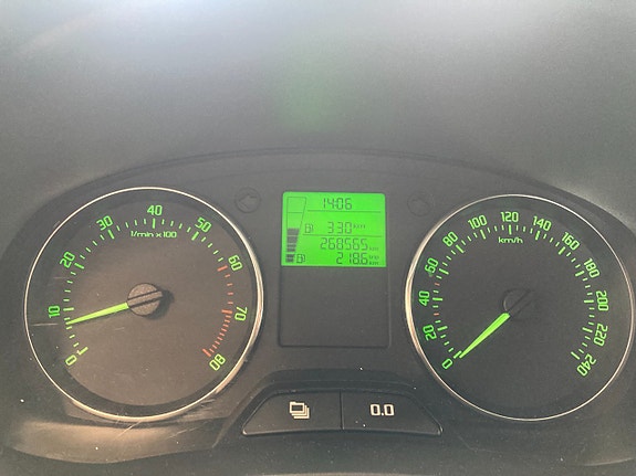 Skoda Fabia 2 of 9